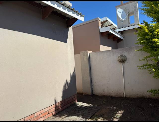 3 BEDROOM TOWNHOUSE FOR SALE IN WATERVAL EAST